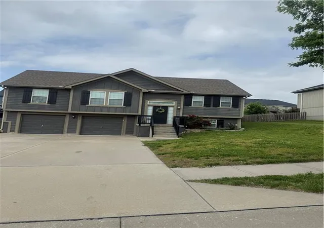1st image of 8932 Ne 116th Pl, Kansas City, MO 64157 | MLS# 2619285