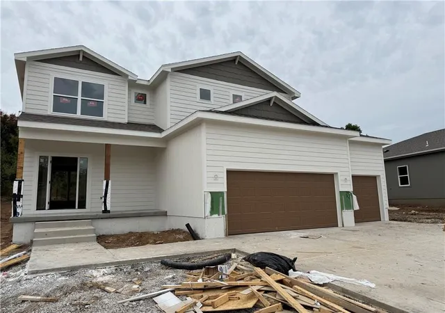 Photo 1 of Single family home for sale at 12202 Emerald St, Olathe, KS 66061 | MLS# 2619310 | Listing updated on 2026-10-27