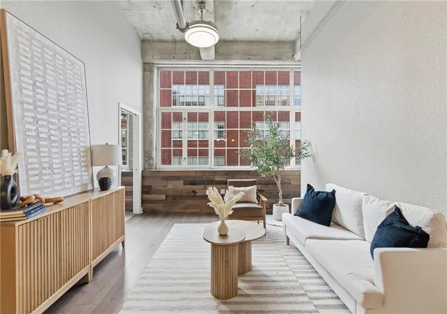 2nd image of 321 W 7th St #402, Kansas City, MO 64105 | MLS# 2619311