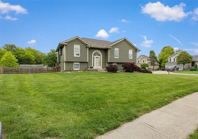 Homes for sale in Kearney, MO | 1102 E 18Th St, Kearney, MO 64060 | MLS# 2619315