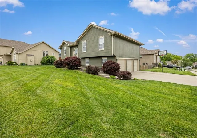 Homes for sale in Kearney, MO | 1102 E 18th St, Kearney, MO 64060 | MLS# 2619315