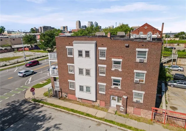 Listing Photo 2 - Condo for sale in building located at 1316 Admiral Blvd, Kansas City, MO 64106 - Unit #