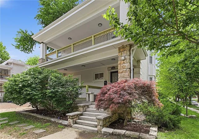 Homes for sale in Kansas City, MO | 901 E 39th St, Kansas City, MO 64109 | MLS# 2619390