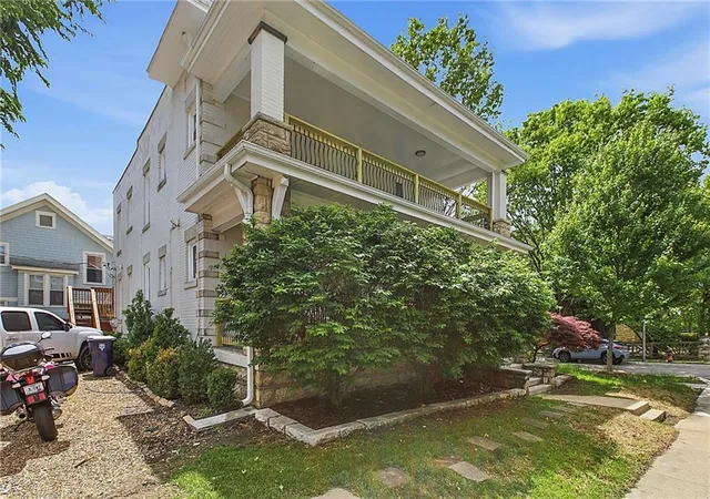 Homes for sale in Kansas City, MO | 901 E 39th St, Kansas City, MO 64109 | MLS# 2619390