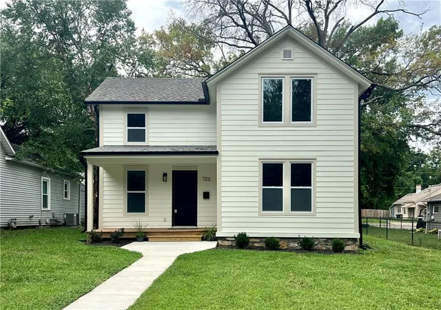 1st image of 723 Arkansas St, Lawrence, KS 66044 | MLS# 2619479