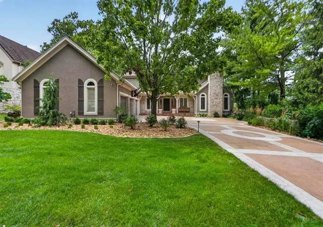 Photo 3 of Mansion for sale at 5226 Mercier St, Kansas City, MO 64112 | MLS# 2619484 | Listing updated on 2026-07-25