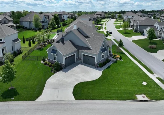 1st image of 161 Nw Carson Dr, Lees Summit, MO 64081 | MLS# 2619503