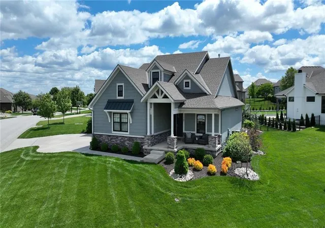 2nd image of 161 Nw Carson Dr, Lees Summit, MO 64081 | MLS# 2619503