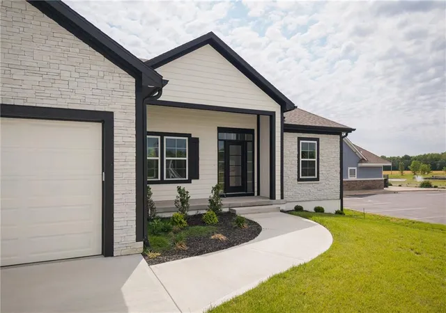 Homes for sale in Kearney, MO | 2211 Prairie Creek Dr, Kearney, MO 64060 | MLS# 2619550