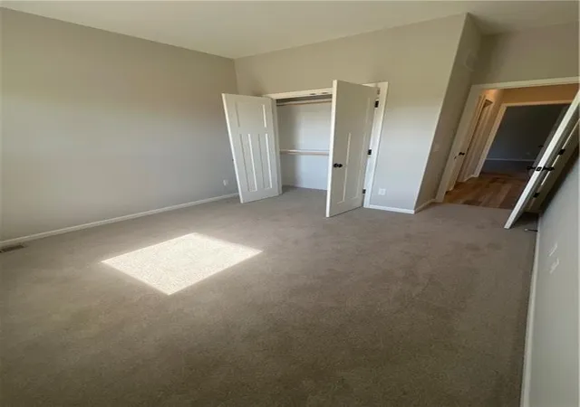 Homes for sale in Kearney, MO | 1600 Cottonwood Creek Ave #8, Kearney, MO 64060 | MLS# 2619579