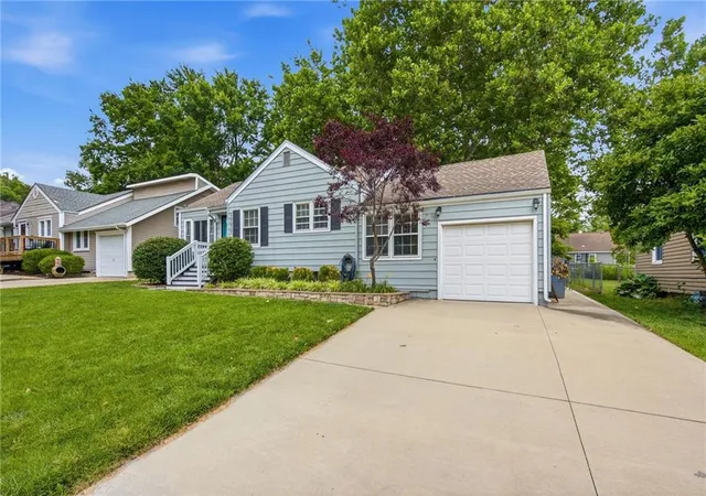 Homes for sale in Mission, KS | 5239 Outlook St, Mission, KS 66202 | MLS# 2619587