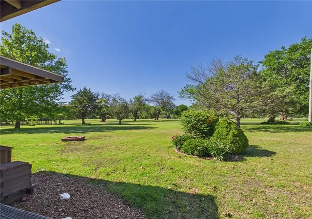 Homes for sale in Fort Scott, KS | 21 Golfview Dr, Fort Scott, KS 66701 | MLS# 2619589