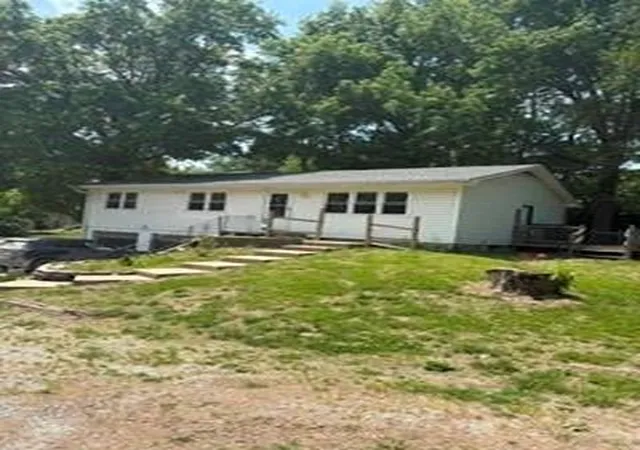3rd image of 3603 Karnes Rd, Saint Joseph, MO 64506 | MLS# 2619612