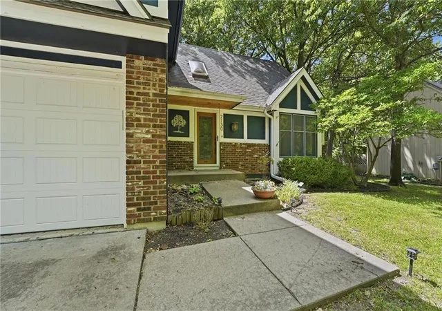 Photo 3 of Single family home for sale at 7130 N Woodland Ave, Kansas City, MO 64118 | MLS# 2619619 | Listing updated on 2026-08-29