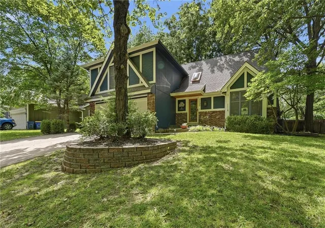 Homes for sale in Gladstone, MO | 7130 N Woodland Ave, Gladstone, MO 64118 | MLS# 2619619
