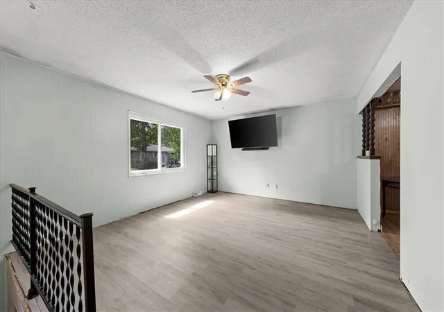 3rd image of 1613 Oak St, Oak Grove, MO 64075 | MLS# 2619643