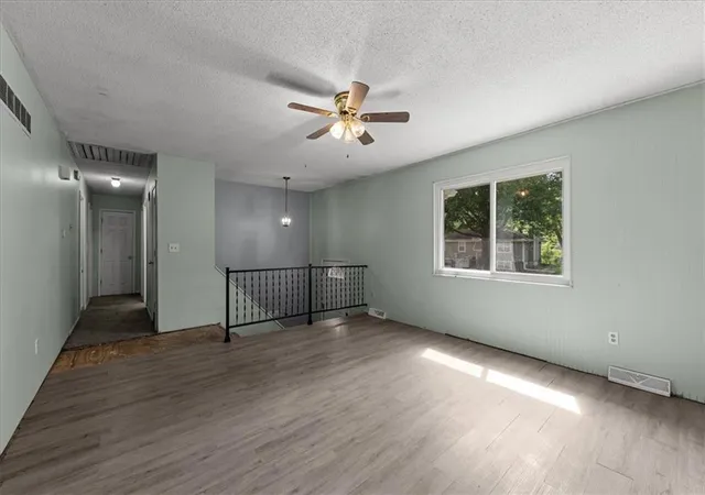 5th image of 1613 Oak St, Oak Grove, MO 64075 | MLS# 2619643