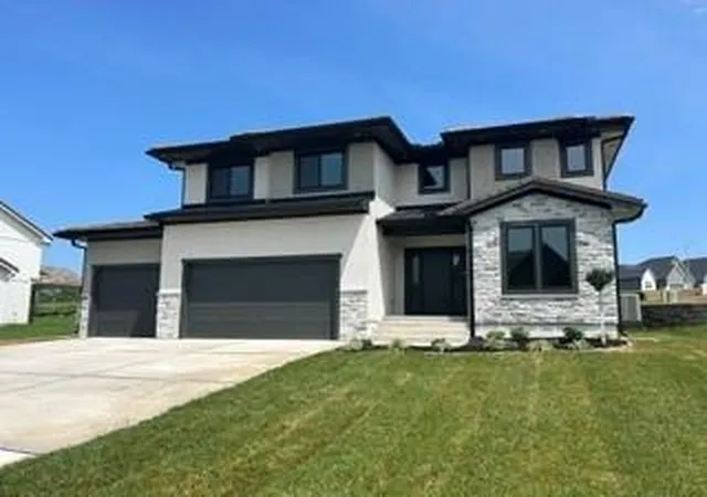 Photo 1 of Single family home for sale at 706 Ne Lone Hl Dr, Lees Summit, MO 64064 | MLS# 2619652 | Listing updated on 2026-08-28