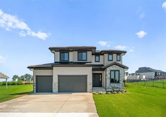 Photo 2 of Single family home for sale at 706 Ne Lone Hl Dr, Lees Summit, MO 64064 | MLS# 2619652 | Listing updated on 2026-08-28