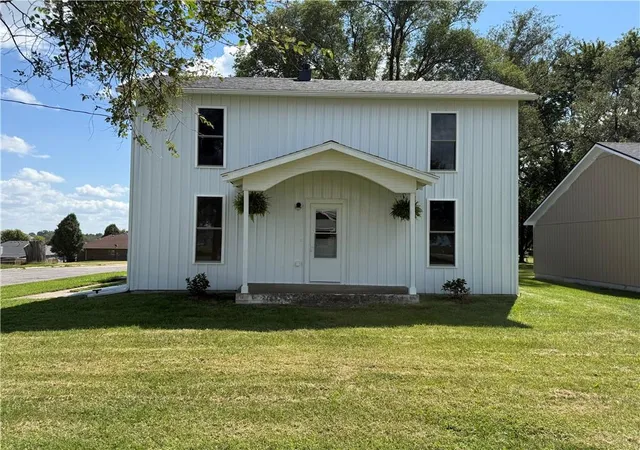 1st image of 302 Little Brick Rd, Cameron, MO 64429 | MLS# 2619692