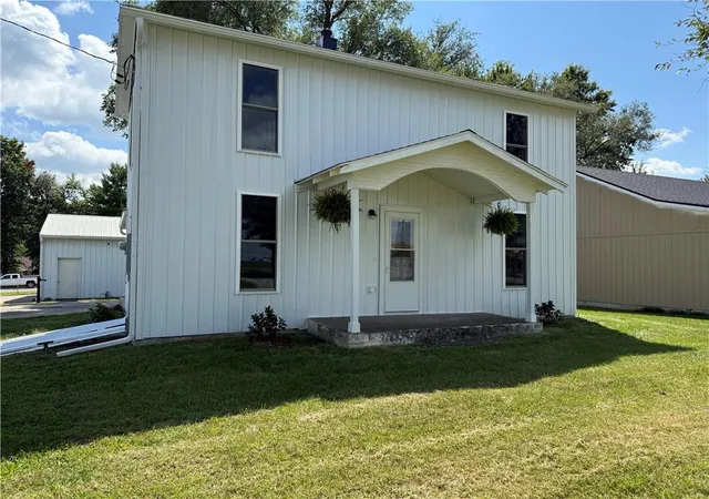 2nd image of 302 Little Brick Rd, Cameron, MO 64429 | MLS# 2619692