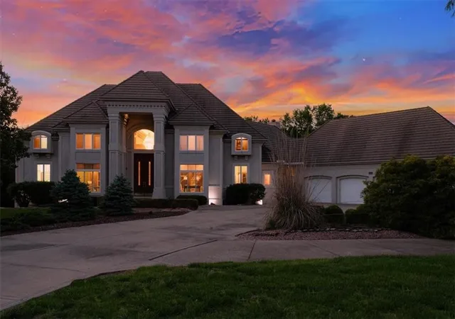 Photo 3 of Single family home for sale at 1601 NW Arrowhead Trl, Blue Springs, MO 64015 | MLS# 2619744 | Listing updated on 2026-08-22
