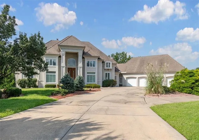 Photo 3 of Mansion for sale at 1601 Nw Arrowhead Trl, Blue Springs, MO 64015 | MLS# 2619744 | Listing updated on 2026-08-22