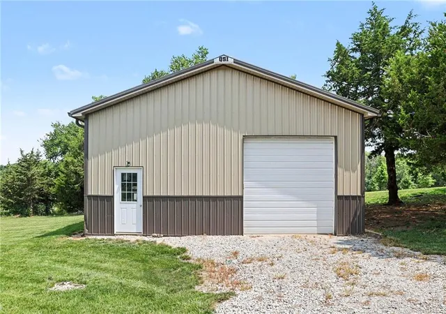 3rd image of 18890 W 252 Nd St, Paola, KS 66071 | MLS# 2619745
