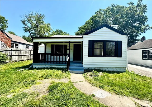 Photo 1 of Single family home for sale at 1905 S Maywood Ave, Independence, MO 64052 | MLS# 2619747 | Listing updated on 2026-09-23