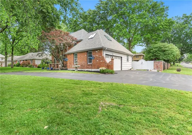 2nd image of 4345 Dover Ave, Independence, MO 64055 | MLS# 2619748