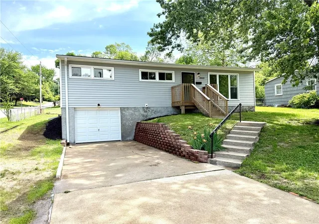 1st image of 2521 Essex St, St Joseph, MO 64505 | MLS# 2619785
