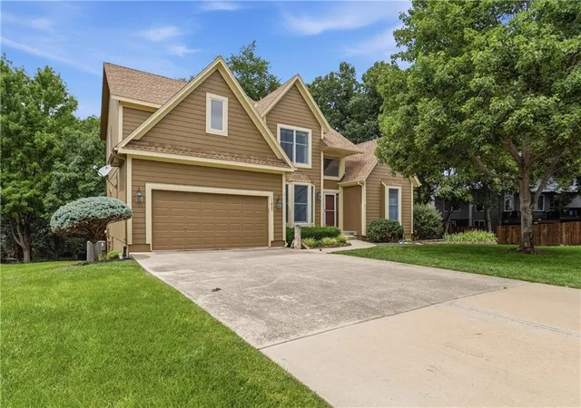 1st image of 11820 Skyview Ln, Olathe, KS 66061 | MLS# 2619793