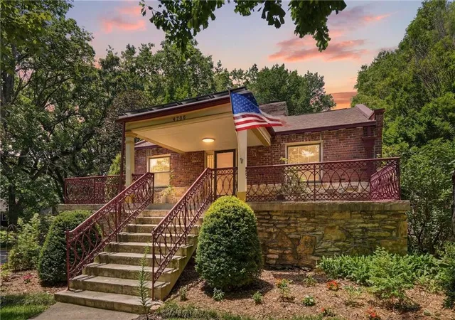 3rd image of 4708 Rockhill Rd, Kansas City, MO 64110 | MLS# 2619811