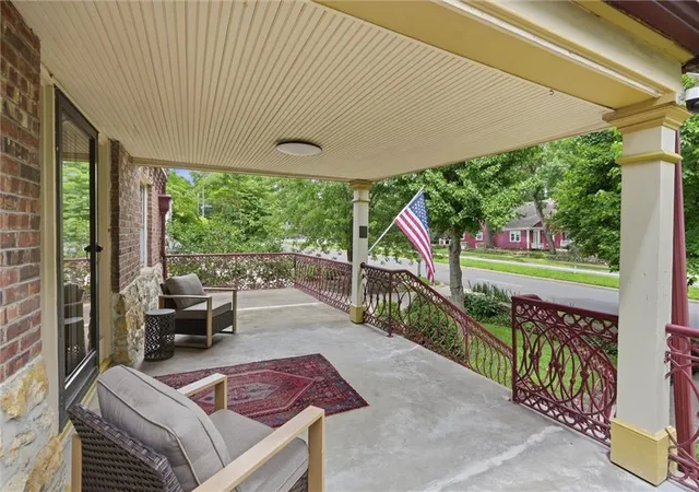 2nd image of 4708 Rockhill Rd, Kansas City, MO 64110 | MLS# 2619811