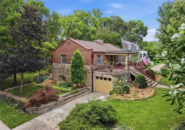 1st image of 4708 Rockhill Rd, Kansas City, MO 64110 | MLS# 2619811