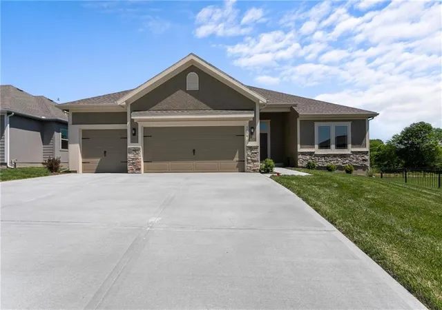 Photo 3 of Sale Pending at 8895 N Monroe Ave, Kansas City, MO 64156 | MLS# 2619824 | Listing updated on 2026-07-22