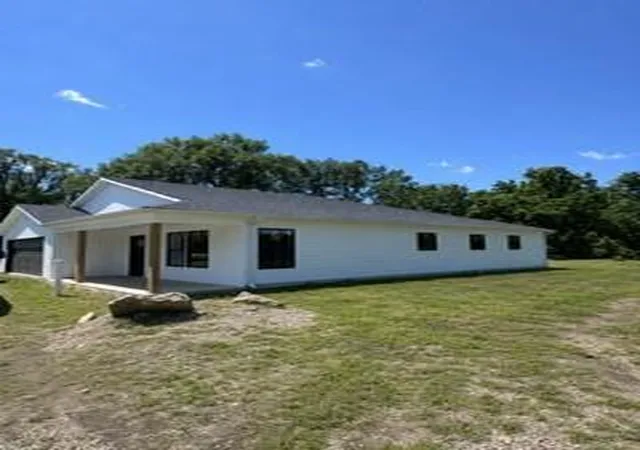Homes for sale in Lyndon, KS | 902 S Monroe St, Lyndon, KS 66451 | MLS# 2619840