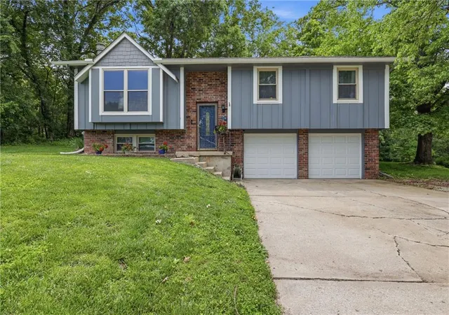 2nd image of 126 Beach Dr, Blue Springs, MO 64015 | MLS# 2619854
