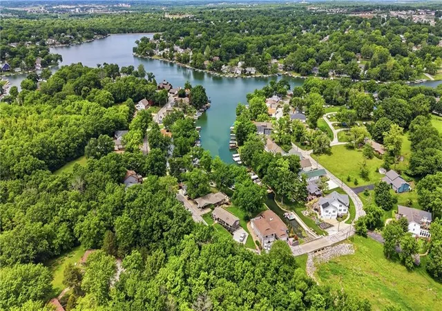 35th image of 126 Beach Dr, Blue Springs, MO 64015 | MLS# 2619854