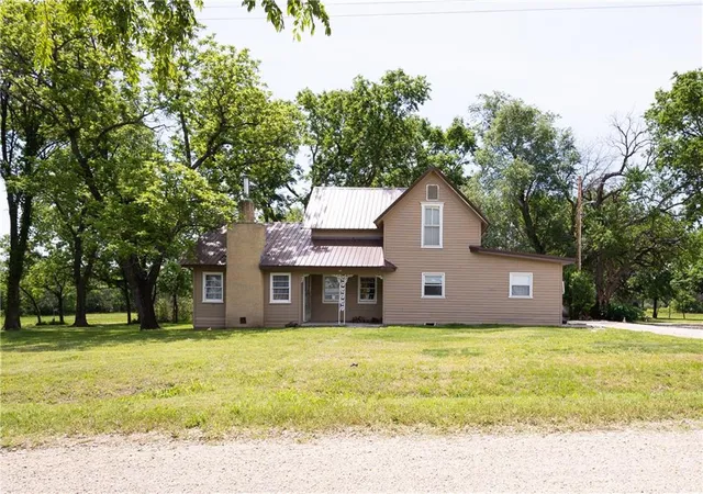 Photo 3 of Single family home for sale at 2039 Cr 26000 Rd, Parsons, KS 67357 | MLS# 2619910 | Listing updated on 2026-06-21