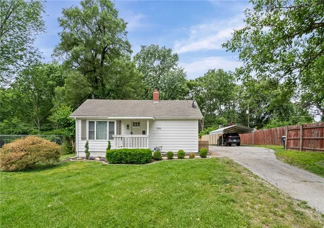 1st image of 9022 Grand Ave, Kansas City, MO 64114 | MLS# 2619917