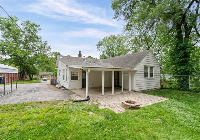 4th image of 9022 Grand Ave, Kansas City, MO 64114 | MLS# 2619917