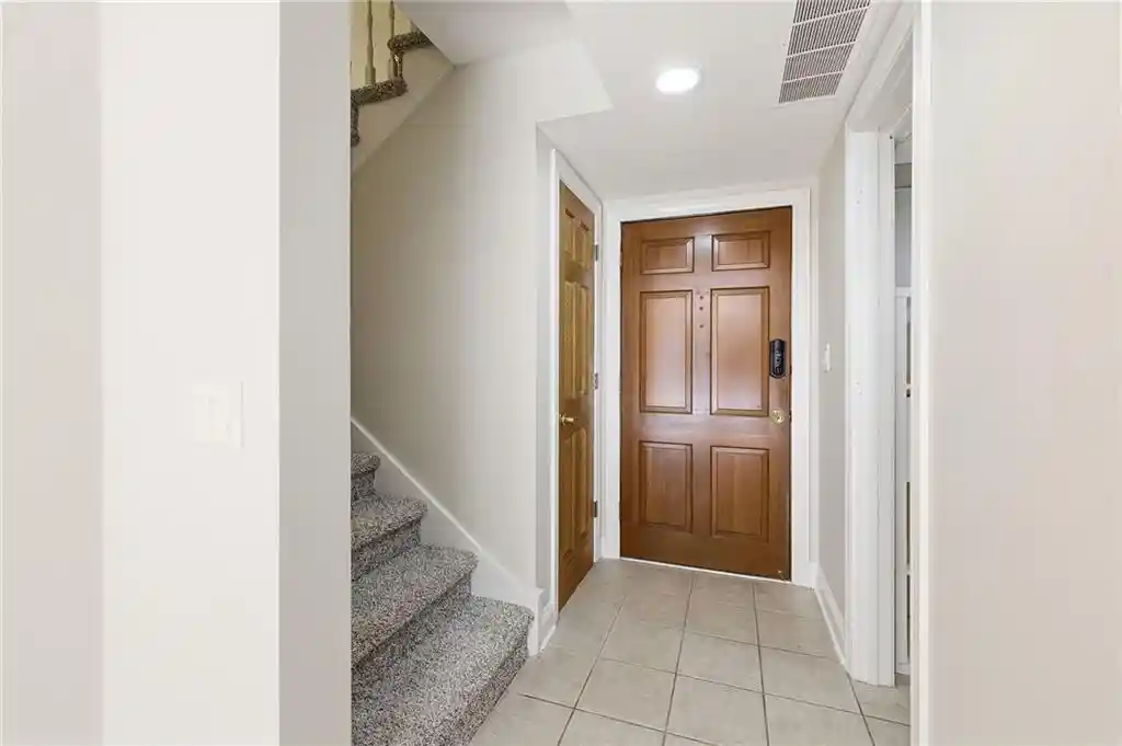Listing Photo 2 - Condo for sale in 4511 Headwood Dr located at 4511 Headwood Dr, Kansas, MO 64111 - Unit 4511 Headwood Dr
