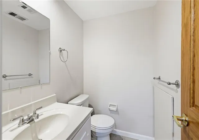 4th image of 4511 Headwood Dr, Kansas, MO 64111