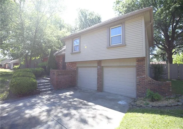 Homes for sale in Pittsburg, KS | 1908 Countryside Dr, Pittsburg, KS 66762 | MLS# 2619954