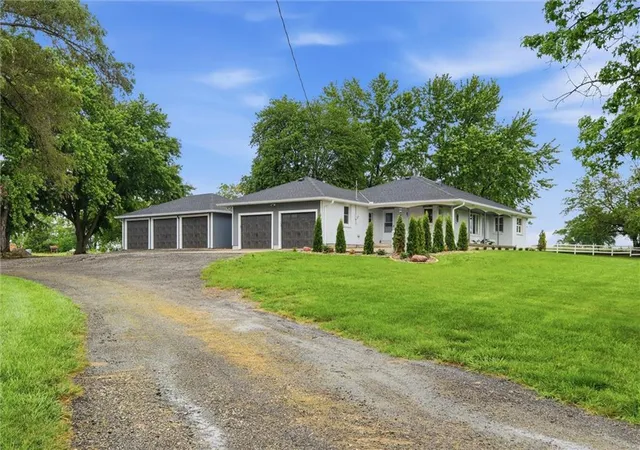 5th image of 17341 158Th St, Basehor, KS 66007 | MLS# 2619963