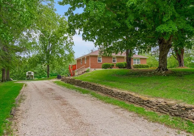 Homes for sale in Lathrop, MO | 2526 Tri County Line Rd, Lathrop, MO 64465 | MLS# 2619968