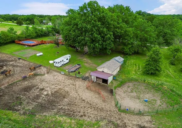 Homes for sale in Lathrop, MO | 2526 Tri County Line Rd, Lathrop, MO 64465 | MLS# 2619968