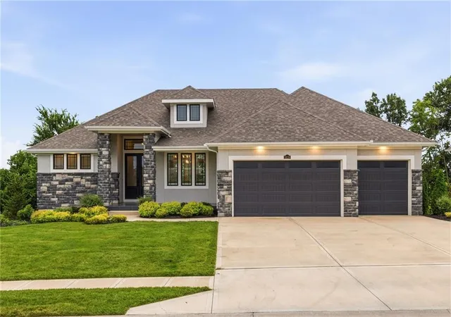 1st image of 10139 N Kansas Ct, Kansas City, MO 64155 | MLS# 2620005