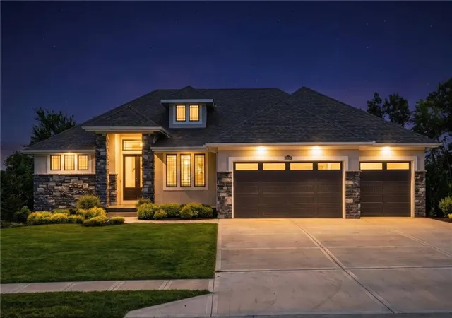 2nd image of 10139 N Kansas Ct, Kansas City, MO 64155 | MLS# 2620005